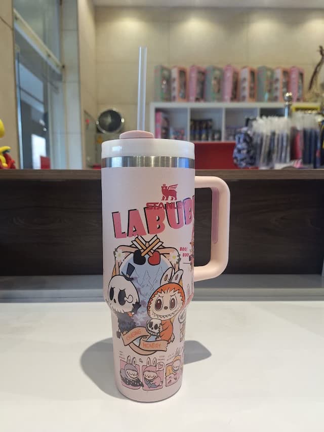 تراول ماگ استنلی طرح لبوبو صورتی