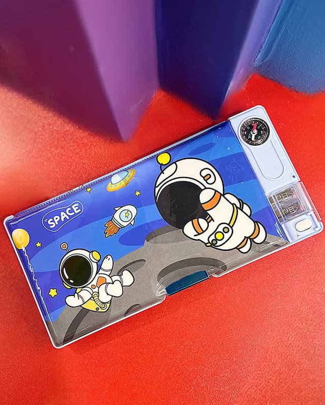 جامدادی قطب نمادار پشت وایت برد طرح فضانورد کد LPY66-74