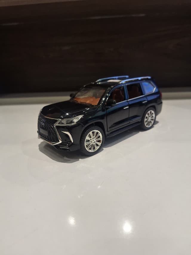رنگ مشکیLX570ماکت لکسوس